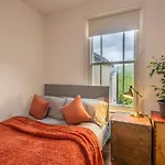 Large House, Garden, 3 Bedrooms بريستول