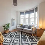 Large House, Garden, 3 Bedrooms *