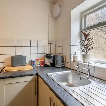 Large House, Garden, 3 Bedrooms Bristol