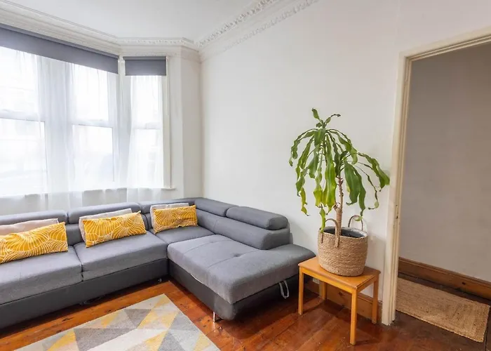 Large House, Garden, 3 Bedrooms Σπίτι διακοπών Μπρίστολ