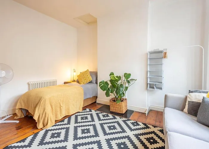 Large House, Garden, 3 Bedrooms Feriehus *