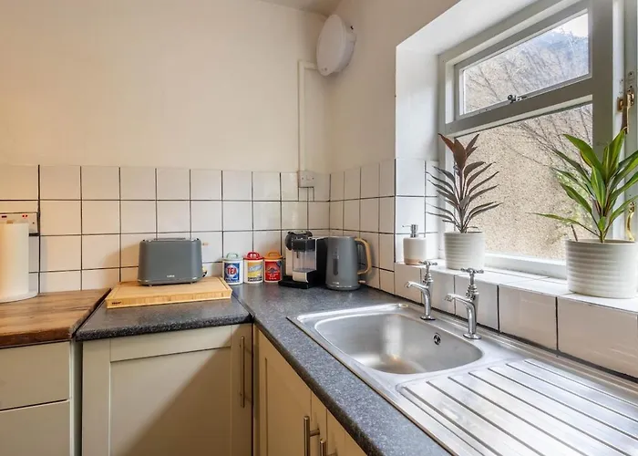 Large House, Garden, 3 Bedrooms Bristol