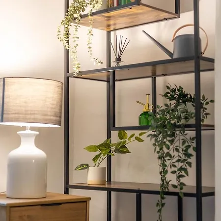 Large House, Garden, 3 Bedrooms 度假居 *