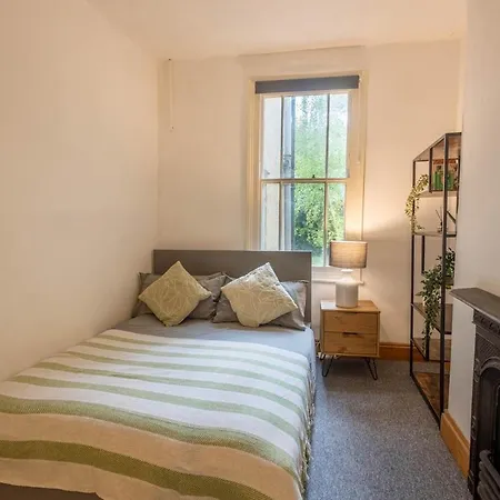 Large House, Garden, 3 Bedrooms 度假居