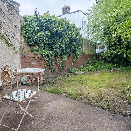 Large House, Garden, 3 Bedrooms Σπίτι διακοπών *