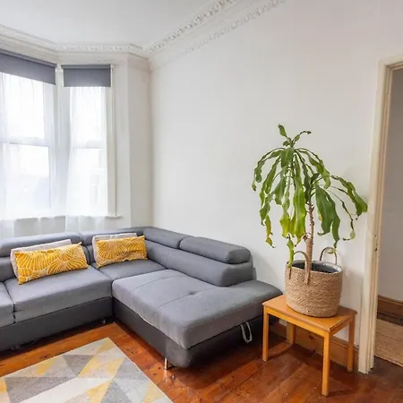 Large House, Garden, 3 Bedrooms Σπίτι διακοπών Μπρίστολ