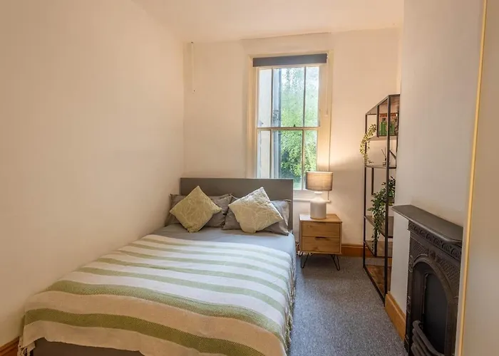 Large House, Garden, 3 Bedrooms 度假居