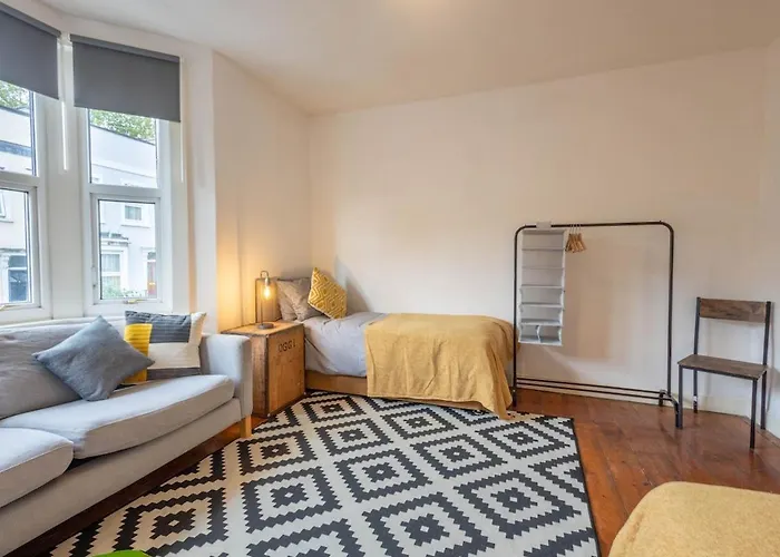 Large House, Garden, 3 Bedrooms 度假居 布里斯托