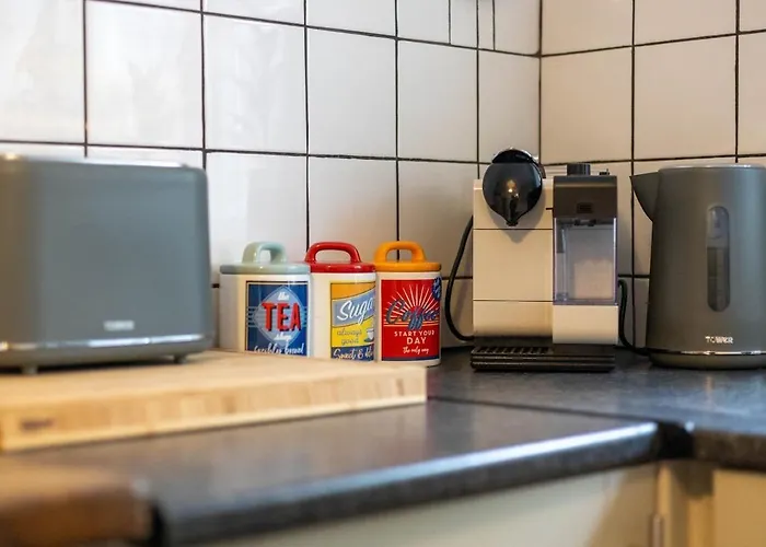 Large House, Garden, 3 Bedrooms Бристоль