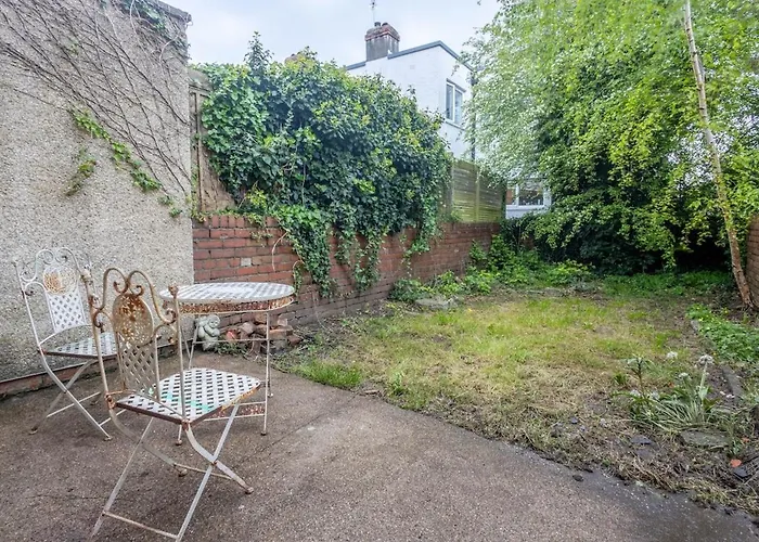 Large House, Garden, 3 Bedrooms 度假居 *